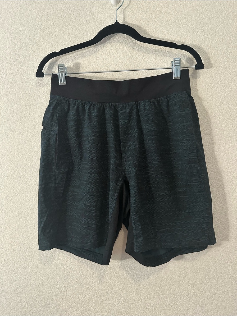Lululemon Men’s Shorts Green Heather, Small